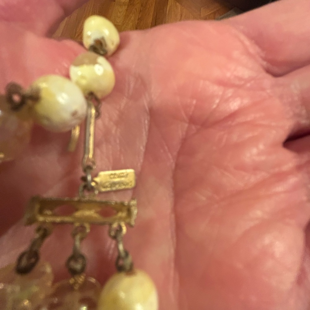 Hattie Carnegie signed Elegant Cream Beaded Necklace with clear crystals - Picture 8 of 9